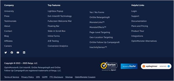 OptinMonsters Footer enthält Social Proof und Vertrauenssymbole neben hilfreichen Navigationslinks